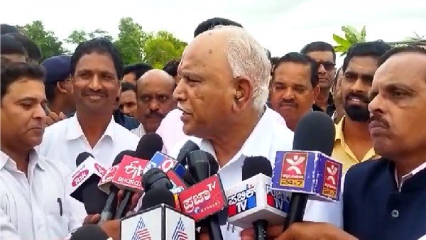 ಪುತ್ರನಿಗೆ 'ಶಿಕಾರಿ' ಬಿಟ್ಟುಕೊಡ್ಡ ಮಾಜಿ ಮುಖ್ಯಮಂತ್ರಿ ಪುತ್ರನಿಗೆ 'ಶಿಕಾರಿ' ಬಿಟ್ಟುಕೊಡ್ಡ ಮಾಜಿ ಮುಖ್ಯಮಂತ್ರಿ