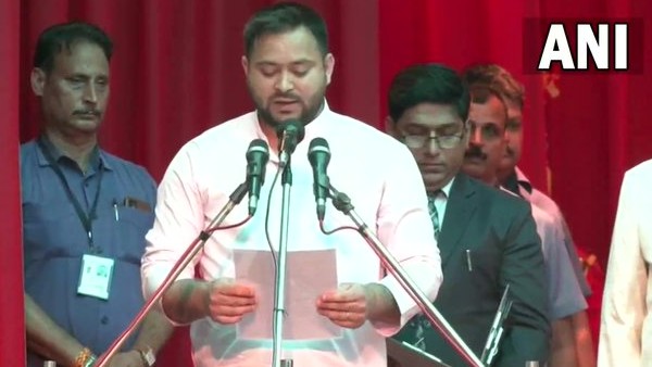 Nitish Kumar Take Oath As Chief Minister Of Bihar Tejaswi Yadav Take Oath As Dy Cm Nitish Kumar Take Oath As Chief Minister Of Bihar Tejaswi Yadav Take Oath As Dy Cm