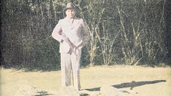 ದೇಶದ ಕೊನೆಯ ಚಿರತೆಯ ಬೇಟೆಗಾರ ದೇಶದ ಕೊನೆಯ ಚಿರತೆಯ ಬೇಟೆಗಾರ