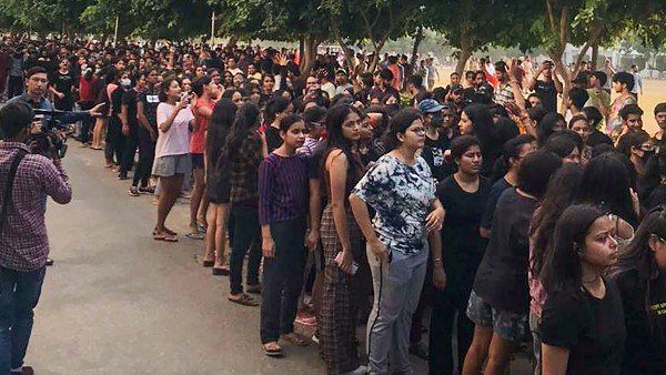 ಬೇರೆ ಹುಡುಗಿಯರ ಪೋರ್ನ್ ವಿಡಿಯೋಗಳನ್ನು ಕೇಳುತ್ತಿದ್ದ 