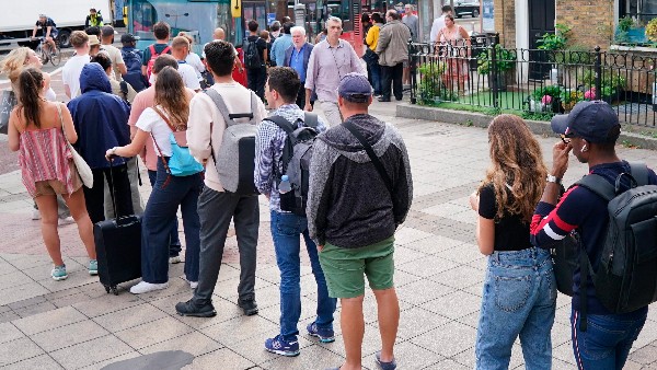 ವಿಶ್ವದಾದ್ಯಂತ 50% ಕಂಪನಿಗಳು ವಜಾಗೊಳಿಸಲು ತಯಾರಿ ವಿಶ್ವದಾದ್ಯಂತ 50% ಕಂಪನಿಗಳು ವಜಾಗೊಳಿಸಲು ತಯಾರಿ