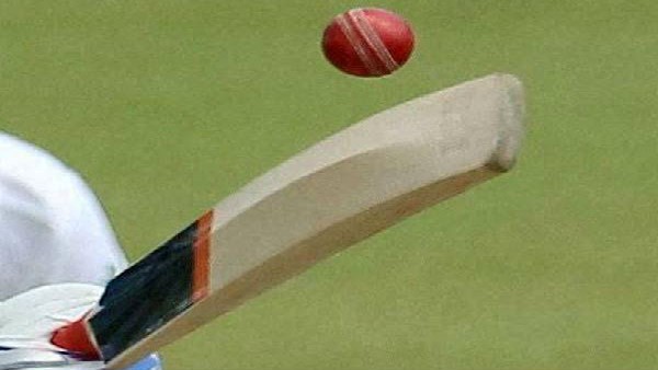 ನಾಲ್ಕನೇ ಅಂಪೈರ್ಗೆ ತಿಳಿಸಬೇಕು ನಾಲ್ಕನೇ ಅಂಪೈರ್ಗೆ ತಿಳಿಸಬೇಕು