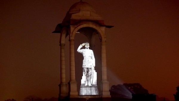 ಬೋಸ್ ಅವರ ಹೊಲೊಗ್ರಾಮ್ ಪ್ರತಿಮೆ 