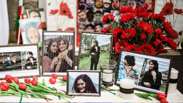 ಸಂಪ್ರದಾಯವಾದಿ ಶಿಯಾ ಮುಸ್ಲಿಂ ರಾಷ್ಟ್ರವಾದ ಇರಾನ್ ಸಂಪ್ರದಾಯವಾದಿ ಶಿಯಾ ಮುಸ್ಲಿಂ ರಾಷ್ಟ್ರವಾದ ಇರಾನ್