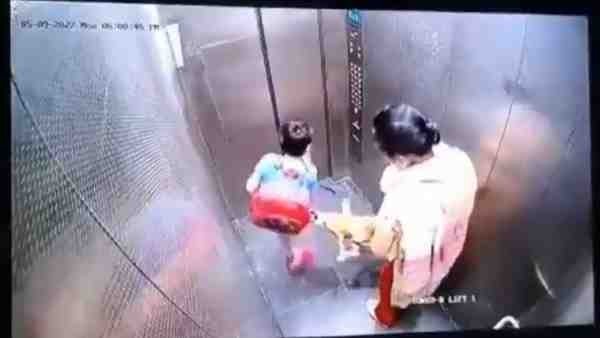 Ghaziabad: Child bitten by dog in lift- penalty to woman Ghaziabad: Child bitten by dog in lift- penalty to woman