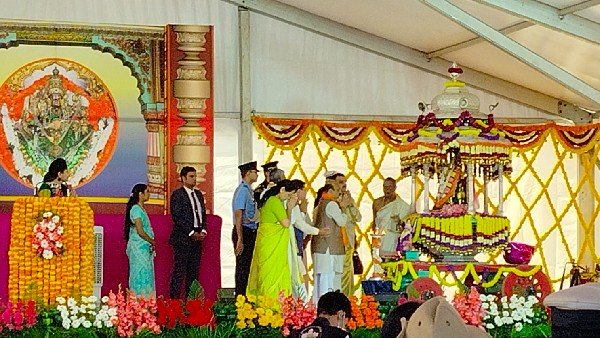 ವಿಶ್ವ ವಿಖ್ಯಾತ ಮೈಸೂರು ದಸರಾಗೆ ಚಾಲನೆ ನೀಡಿದ ರಾಷ್ಟ್ರಪತಿ ದ್ರೌಪದಿ ಮುರ್ಮು