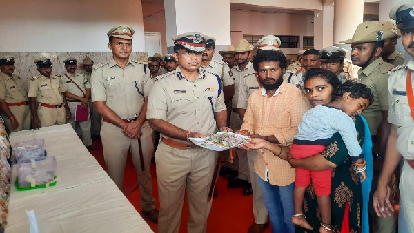 Police recovered stolen goods worth Rs 5 crore Police recovered stolen goods worth Rs 5 crore