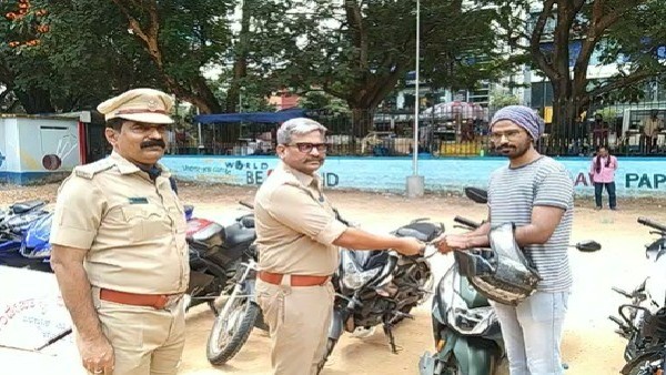  ಬಂಡೇ ಪಾಳ್ಯ ಪೊಲೀಸರು ರಿಕವರಿ ಮಾಡಿದ್ದು, ಒಂದು ಆಟೋ ಸೇರಿ 29 ದ್ವಿಚಕ್ರವಾಹನಗಳು. ಅಂದರೆ ಒಂದೆರಡು ವರ್ಷಗಳಿಂದ ಅವರು ಕದ್ದಿದ್ದೆಷ್ಟು ಎಂಬ ಲೆಕ್ಕಾಚಾರ ಹಾಕಿದ್ರೆ ಕೋಟಿಗಟ್ಟಲೆ ಮೌಲ್ಯದ ದ್ವಿಚಕ್ರವಾಹನ ಕದ್ದು ವಿಲೇವಾರಿ ಮಾಡಿರುವ ಸಾಧ್ಯತೆ ಇದೆ. ಯಸ್ ಶಾನ್ , ಶೆಹೆಂನ್ಷಾ, ರಂಜಿತ್ ಕುಮಾರ್ ಹಾಗು ಶಿವ ಎಂಬ ನಾಲ್ವರನ್ನ ಬಂಧಿಸಿ 15 ಲಕ್ಷ ಮೌಲ್ಯದ ವಾಹನಗಳನ್ನ ವಶಕ್ಕೆ ಪಡೆಯಲಾಗಿದೆ. 