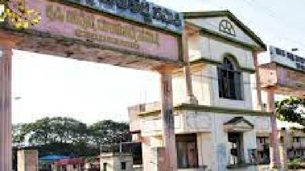  ಎಪಿಎಂಸಿ ಅಧಿಕಾರಿಗಳ ವಿರುದ್ಧ ರೈತರ ಆಕ್ರೋಶ 