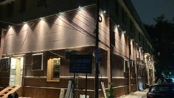 Illegal weapons from AAP MLA Amanatullah Khans aide, Rs 12 lakh cash recovered Illegal weapons from AAP MLA Amanatullah Khans aide, Rs 12 lakh cash recovered