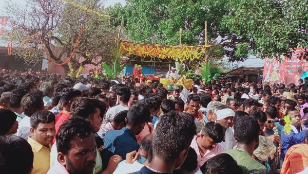 Kanchi Varadaraja Jatra at Kanchipuram in Chitradurga District; People flock to collect money Kanchi Varadaraja Jatra at Kanchipuram in Chitradurga District; People flock to collect money