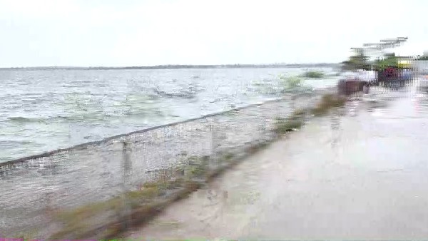 ಜೀವಭಯದಲ್ಲಿ ವಾಹನ ಸವಾರರು 