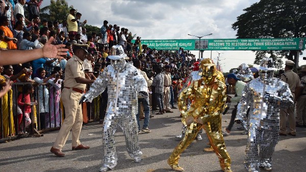  ಮೆರವಣಿಗೆಯಲ್ಲಿ ನೆರೆದಿದ್ದ ಜನಸಾಗರ 