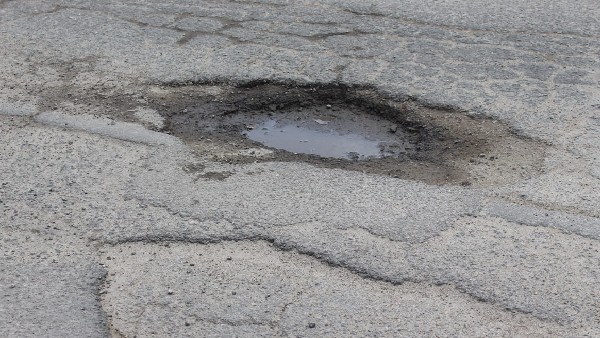  ತೇಪೆ ಹಾಕಿದ್ರೂ ತಪ್ಪದ ಸಮಸ್ಯೆ 