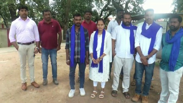  ಹಾರ ಬದಲಾಯಿಸಿಕೊಂಡ ಯುವಕ, ಯುವತಿ 