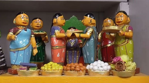 4. ಗೊಂಬೆಗಳಿಂದ ಅಲಂಕಾರ