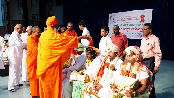  ವೇದಿಯಲ್ಲಿ ಉಪಸ್ಥಿತರಿದ್ದ ಗಣ್ಯರು