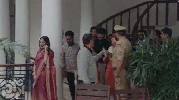  ಕಣ್ಣ ಮುಂದೆ ಸಿನಿಮೀಯ ರೀತಿ ಎಂಟ್ರಿ: 