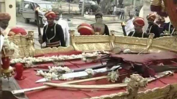  ಒಡವೆ ಒಪ್ಪಿಸುವಂತೆ ರಾಜಾಜ್ಞೆ