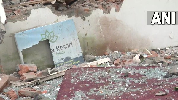 ರೆಸಾರ್ಟ್‌ನ ಎಲ್ಲಾ ಉದ್ಯೋಗಿಗಳ ವಿಚಾರಣೆ ನಡೆಸುತ್ತಿರುವ ಪೊಲಿಸರು