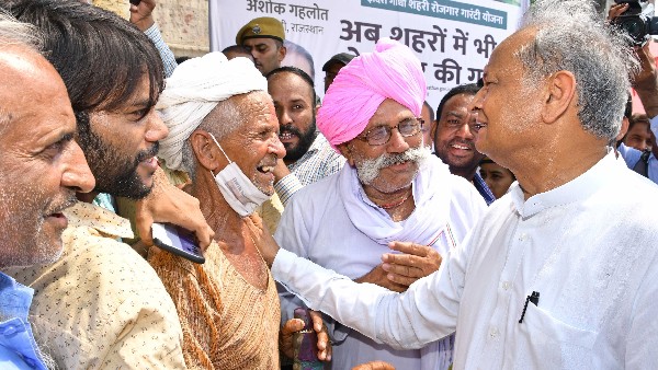 1.35 ಕೋಟಿ ಮಹಿಳೆಯರಿಗೆ ಸ್ಮಾರ್ಟ್‌ಫೋನ್‌ ವಿತರಣೆ 