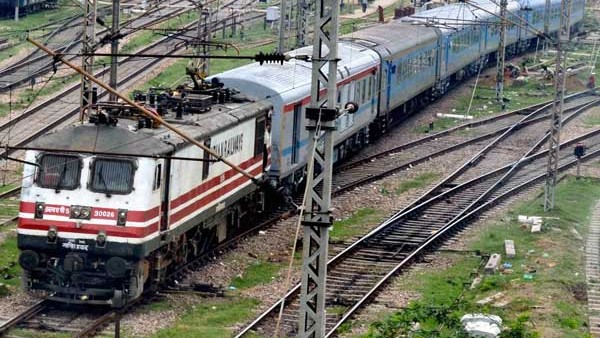 180 ಕಿಮೀ ವೇಗದಲ್ಲಿ ಓಡುವ ರೈಲು 