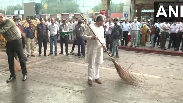 ಪಕ್ಷದಿಂದ ಸ್ವಚ್ಛತಾ ಅಭಿಯಾನ 