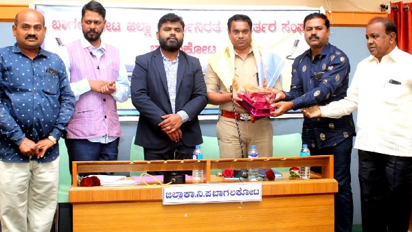 Bagalkote: Press sticker ban for vehicles, QR code card for official journalists!