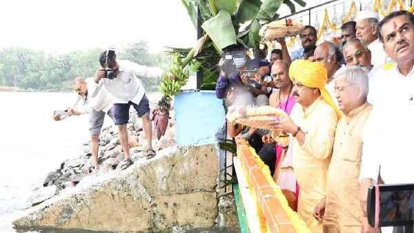 CM Basavaraj Bommai offered bagina to Krishna River at Almatti Dam