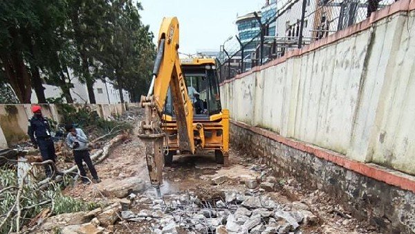  ಚೋಳನಾಯಕನಹಳ್ಳಿಯಲ್ಲಿ 45 ಕಟ್ಟಡ