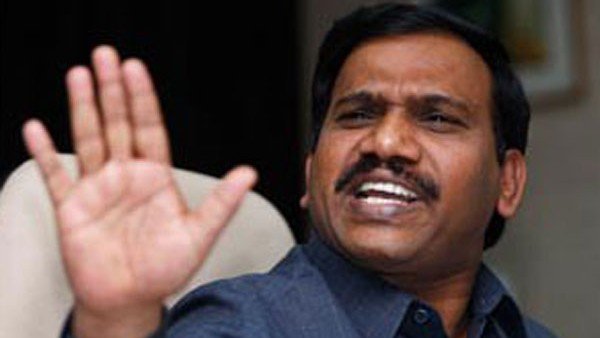 ಪೊಲೀಸ್ ಠಾಣೆಯ ಹೊರಗೆ ಬಿಜೆಪಿ ಪ್ರತಿಭಟನೆ 