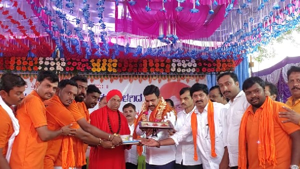 ಬಸವಣ್ಣರ ತತ್ವವನ್ನು ಪಾಲಿಸಿದ ರಾಜಕಾರಣಿ ಬಿಎಸ್ವೈ ಬಸವಣ್ಣರ ತತ್ವವನ್ನು ಪಾಲಿಸಿದ ರಾಜಕಾರಣಿ ಬಿಎಸ್ವೈ