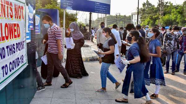 ಕೋವಿಡ್ ಪಿಡುಗಿನಿಂದ ಪರೀಕ್ಷೆಯಿಲ್ಲದೇ ವಿದ್ಯಾರ್ಥಿಗಳು ಪಾಸ್! 