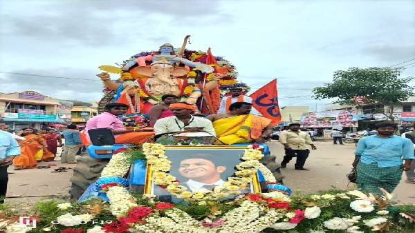Portrait Procession of slain Hindu activists in Ganesha Shobha Yatra in Chitradurga