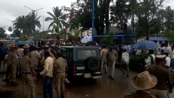 Worker Killed by wild Elephant, villagers Stage Protest with Body in front of Forest Department