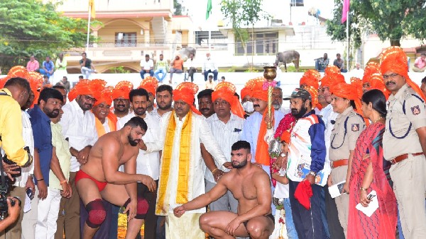 Government incentives for wrestlers- 10 lakh grant for construction of Garadi Mane says minister Narayana Gowda Government incentives for wrestlers- 10 lakh grant for construction of Garadi Mane says minister Narayana Gowda