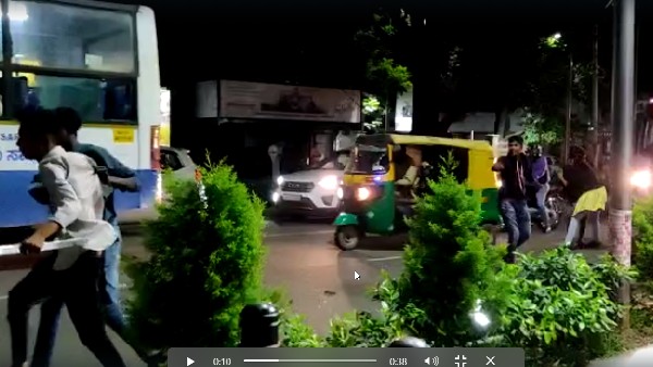 Bengaluru : Two Youth gangs fought over a girls issue near Police Commissioner office on Sep 19 at 10 pm