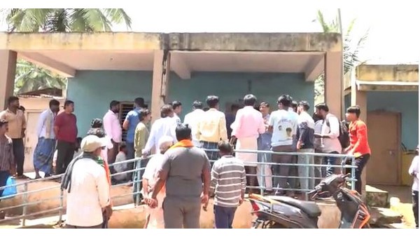 ಮುಖ್ಯೋಪಾಧ್ಯಾಯರ ವಿರುದ್ಧ ಶ್ರೀರಾಮ ಸೇನೆ ಕಿಡಿ 