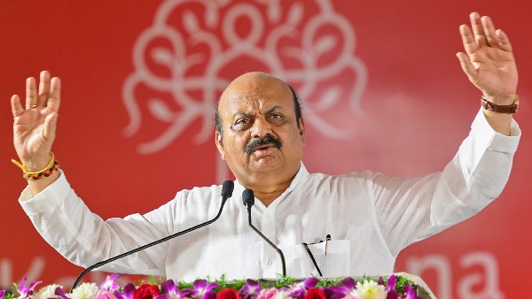 ವಿಧಾನಸಭೆ ಒಳಗೆ ನಿಷೇಧಿಸಿ ಎಂದು ಹೊರಗಡೆ ಟೀಕಿಸುತ್ತಾರೆ 