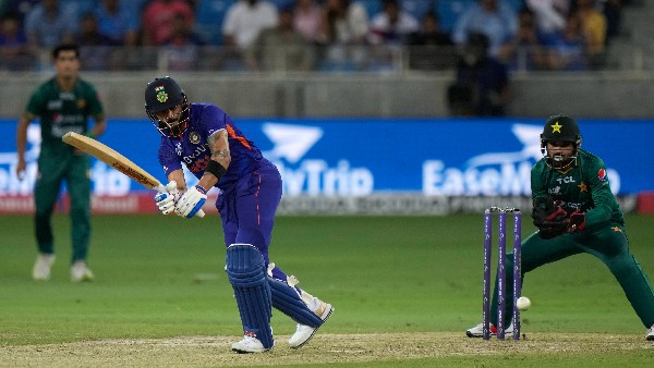 ತಂಡಕ್ಕೆ ಆಸರೆಯಾದ ವಿರಾಟ್ ಕೊಹ್ಲಿ ತಂಡಕ್ಕೆ ಆಸರೆಯಾದ ವಿರಾಟ್ ಕೊಹ್ಲಿ