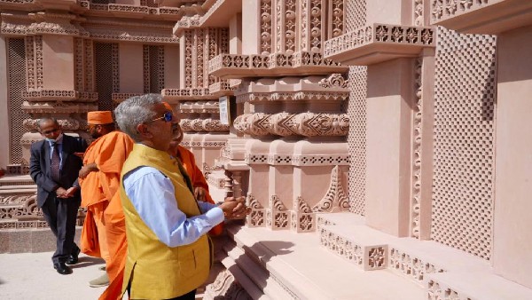 External Affairs Minister Jaishankar visits Dubais first Hindu temple 