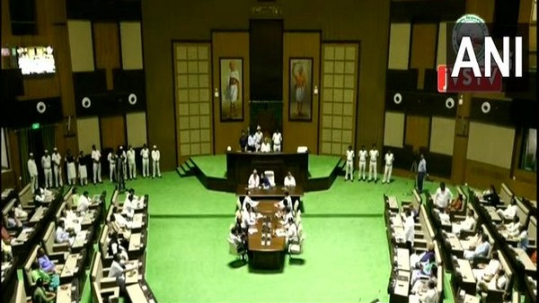 ಚುನಾವಣಾ ಆಯೋಗದಿಂದ ಸಿಎಂಗೆ ನೋಟಿಸ್‌ 