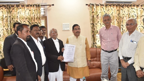 What did Joshi say about Hubballi-Ankola railway project? 