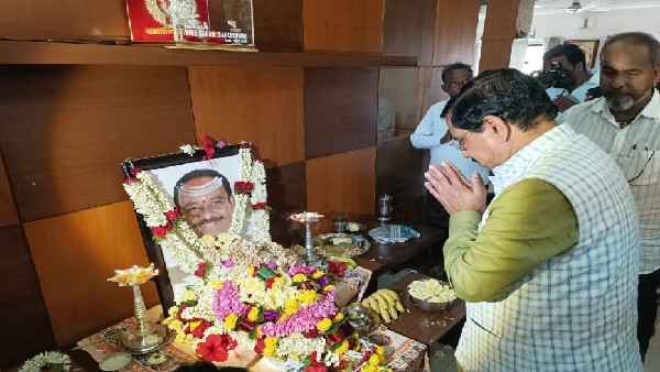 Prahlad Joshi offered condolences to the family of Umesh Katti 