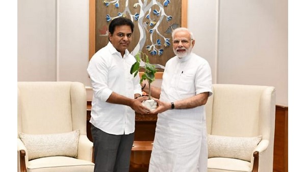 ಪ್ರಧಾನಿ ಮೋದಿಯವರನ್ನು ಲೇವಡಿ ಮಾಡಿ ಕೆಟಿಆರ್ ಟ್ವೀಟ್ ಪ್ರಧಾನಿ ಮೋದಿಯವರನ್ನು ಲೇವಡಿ ಮಾಡಿ ಕೆಟಿಆರ್ ಟ್ವೀಟ್