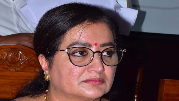 JDS MLAs are just tyranny, arrogance and hooliganism, Says Mandya MP Sumalatha JDS MLAs are just tyranny, arrogance and hooliganism, Says Mandya MP Sumalatha