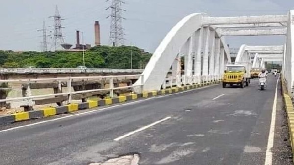 10 ದಿನವೂ ಬಾರದ ರಸ್ತೆ 10 ದಿನವೂ ಬಾರದ ರಸ್ತೆ