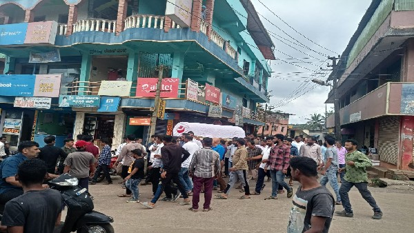 ತೀರ್ಥಹಳ್ಳಿಯಲ್ಲಿ ಉತ್ತಮ ಹೆಸರುಗಳಿಸಿದ್ದ ಅಹಮ್ಮದ್ ತೀರ್ಥಹಳ್ಳಿಯಲ್ಲಿ ಉತ್ತಮ ಹೆಸರುಗಳಿಸಿದ್ದ ಅಹಮ್ಮದ್