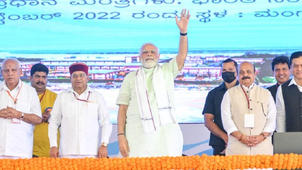  ಮೋದಿ ಬಲಭಾಗದ ಮೂರನೇ ಸ್ಥಾನದಲ್ಲಿ ಯಡಿಯೂರಪ್ಪನವರು ಆಸೀನ