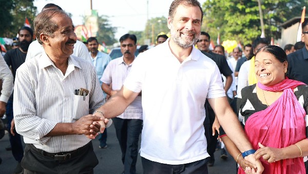 ಕೈಯಲ್ಲಿ ರಾಷ್ಟ್ರಧ್ವಜ ಹಿಡಿದು ರಾಹುಲ್ ಗಾಂಧಿ ಜೊತೆಗೆ ನಡೆಯಿರಿ! ಕೈಯಲ್ಲಿ ರಾಷ್ಟ್ರಧ್ವಜ ಹಿಡಿದು ರಾಹುಲ್ ಗಾಂಧಿ ಜೊತೆಗೆ ನಡೆಯಿರಿ!